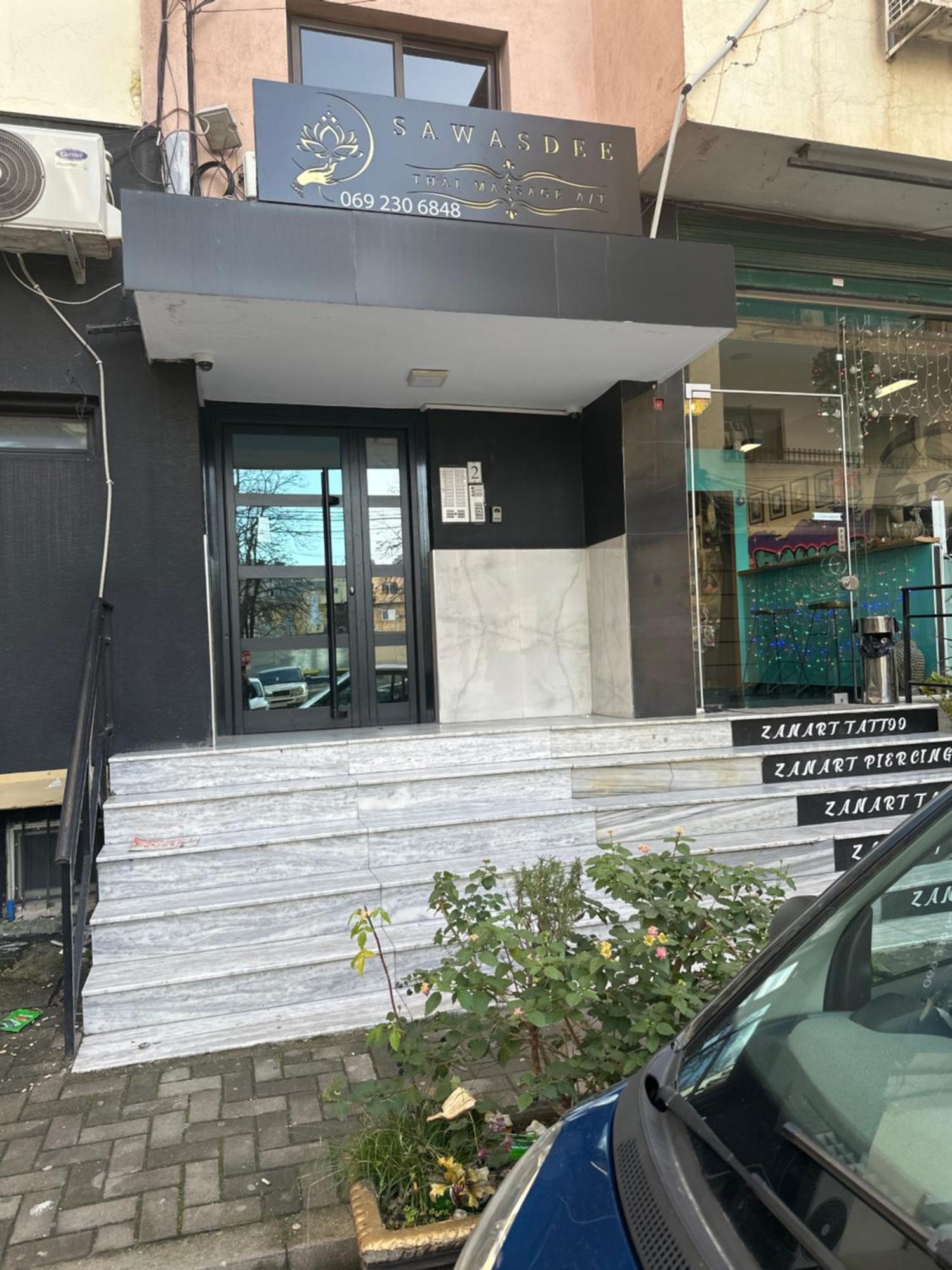 Nunu'S Place At Top Location Blloku Tirana Eksteriør billede