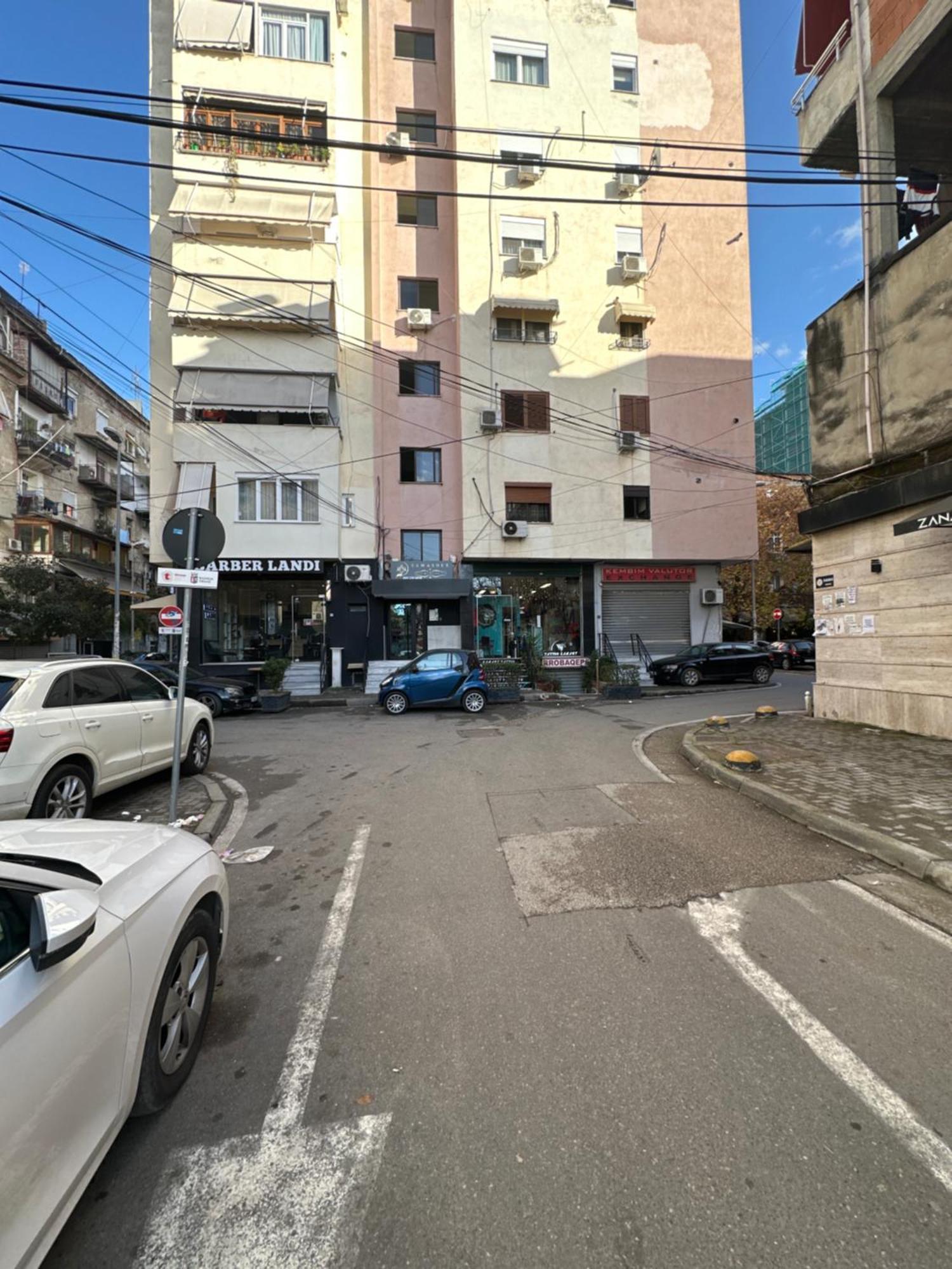 Nunu'S Place At Top Location Blloku Tirana Eksteriør billede