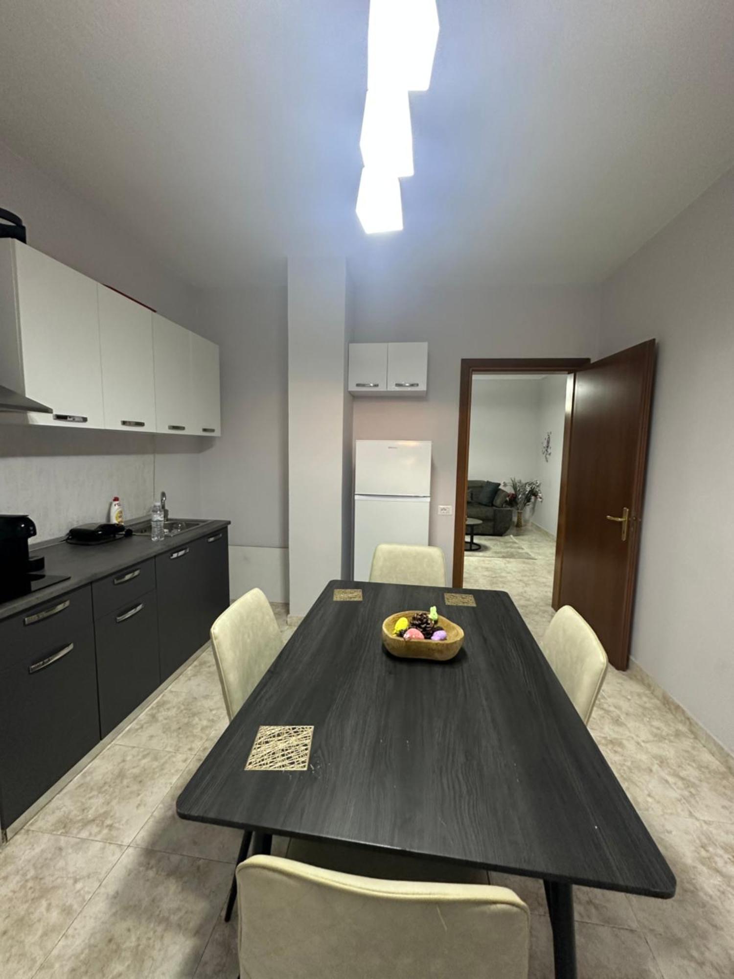Nunu'S Place At Top Location Blloku Tirana Eksteriør billede